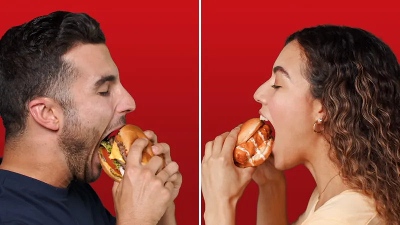 Blake’s Lotaburger: Split screen, same bite